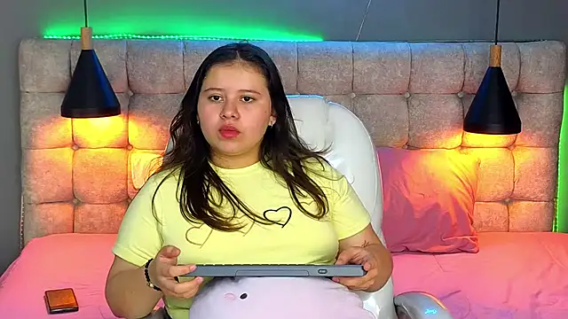 Snapshot of Laia_and_Aloby chatting on January 2025 03:27:01 PM Laia and Aloby online show from January 2025 03:27:01 PM