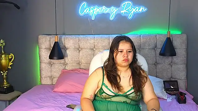 Snapshot of Laia_and_Aloby chatting on January 2025 03:32:01 PM Laia and Aloby online show from January 2025 03:32:01 PM