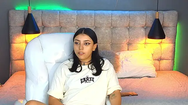 Snapshot of Laia_and_Aloby chatting on January 2025 07:24:01 PM Laia and Aloby online show from January 2025 07:24:01 PM