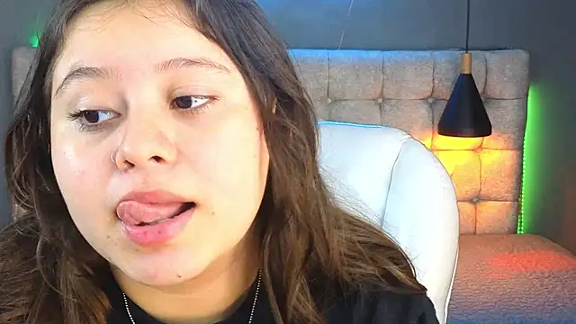 Snapshot of Laia_and_Aloby chatting on January 2025 07:32:01 PM Laia and Aloby online show from January 2025 07:32:01 PM