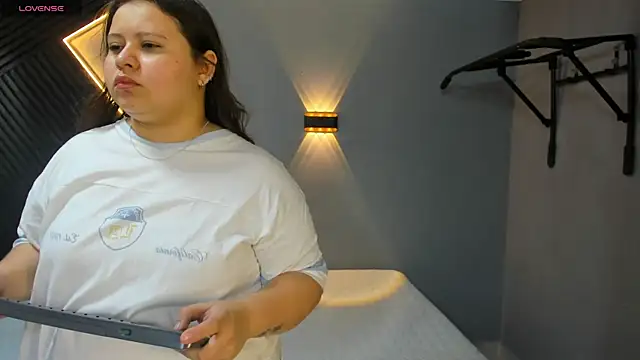 Laia and Aloby online show from March 2026 10:14:02 PM