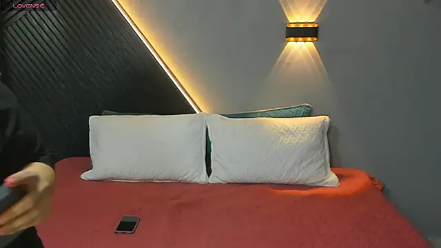 Laia and Aloby online show from March 2026 12:26:01 AM