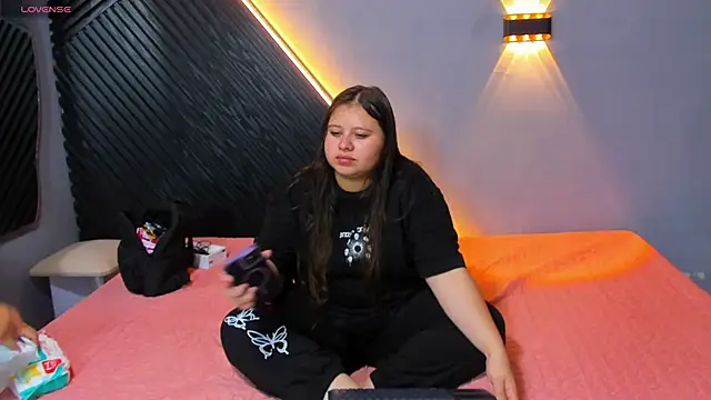 Laia and Aloby online show from April 2026 10:45:02 PM