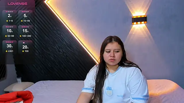 Laia and Aloby online show from June 2026 11:32:02 PM