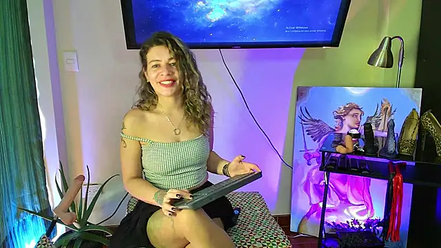 Snapshot of oriana_thomson2 chatting on January 2025 04:00:02 PM oriana thomson2 online show from January 2025 04:00:02 PM