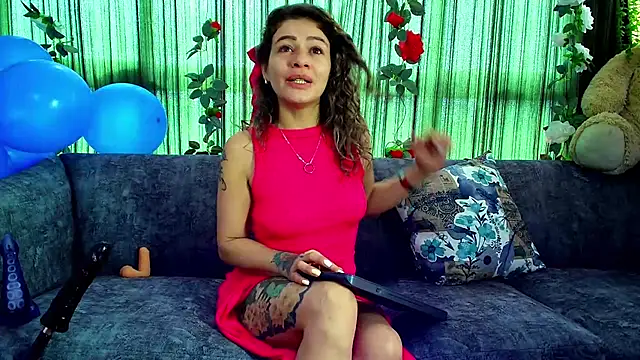 Snapshot of oriana_thomson2 chatting on February 2025 02:57:02 PM oriana thomson2 online show from February 2025 02:57:02 PM