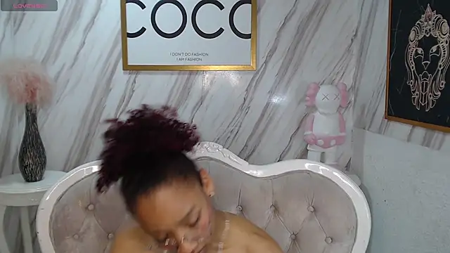 Snapshot of Violeth_b chatting on January 2025 06:47:01 PM Violeth b online show from January 2025 06:47:01 PM