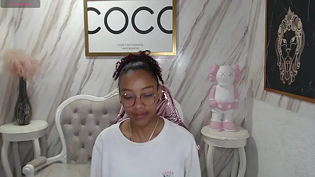 Snapshot of Violeth_b chatting on February 2025 12:48:02 PM Violeth b online show from February 2025 12:48:02 PM