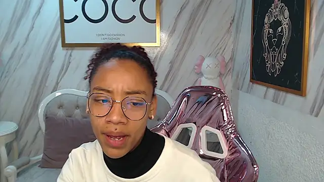 Snapshot of Violeth_b chatting on February 2025 12:39:02 PM Violeth b online show from February 2025 12:39:02 PM