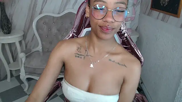 Snapshot of Violeth_b chatting on February 2025 03:51:02 PM Violeth b online show from February 2025 03:51:02 PM