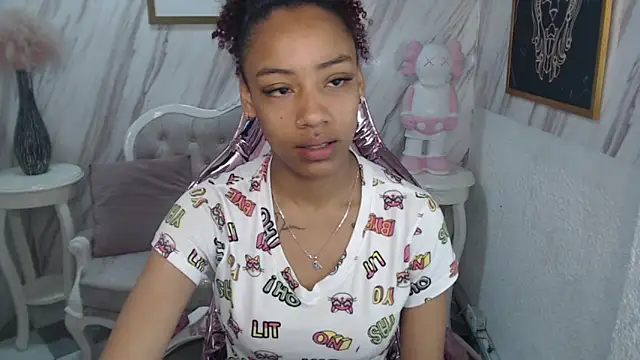 Snapshot of Violeth_b chatting on February 2025 12:50:01 PM Violeth b online show from February 2025 12:50:01 PM