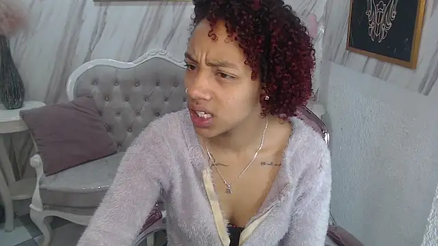 Snapshot of Violeth_b chatting on February 2025 12:37:01 PM Violeth b online show from February 2025 12:37:01 PM