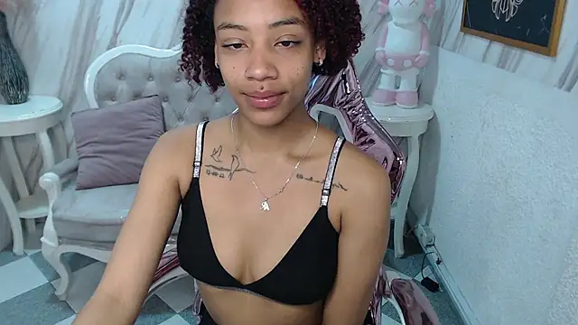 Snapshot of Violeth_b chatting on February 2025 12:42:01 PM Violeth b online show from February 2025 12:42:01 PM