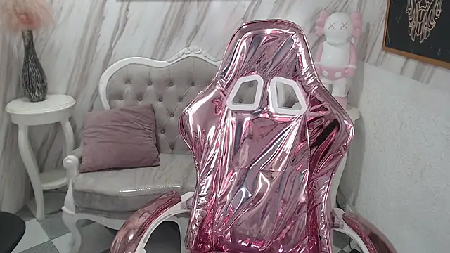 Snapshot of Violeth_b chatting on March 2025 12:52:01 PM Violeth b online show from March 2025 12:52:01 PM