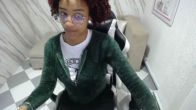 Snapshot of Violeth_b chatting on March 2025 12:41:01 PM Violeth b online show from March 2025 12:41:01 PM