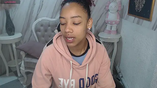 Snapshot of Violeth_b chatting on March 2025 12:40:02 PM Violeth b online show from March 2025 12:40:02 PM