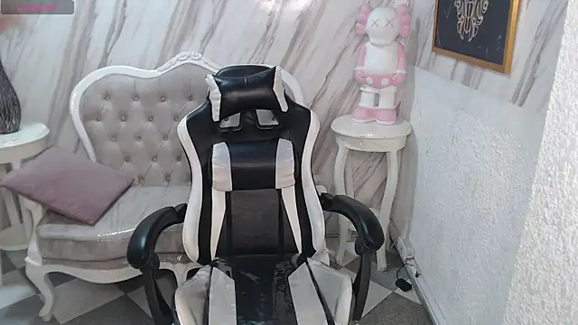 Snapshot of Violeth_b chatting on March 2025 12:45:01 PM Violeth b online show from March 2025 12:45:01 PM