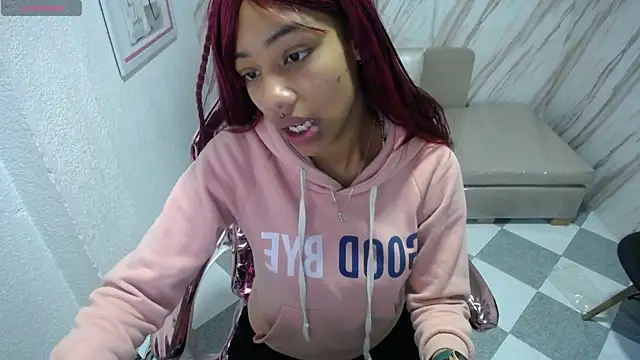 Snapshot of Violeth_b chatting on March 2025 12:43:02 PM Violeth b online show from March 2025 12:43:02 PM