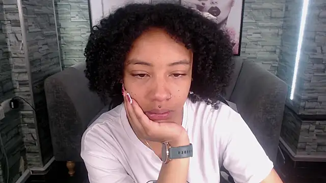 Snapshot of Violeth_b chatting on September 2025 12:38:02 PM Violeth b online show from September 2025 12:38:02 PM