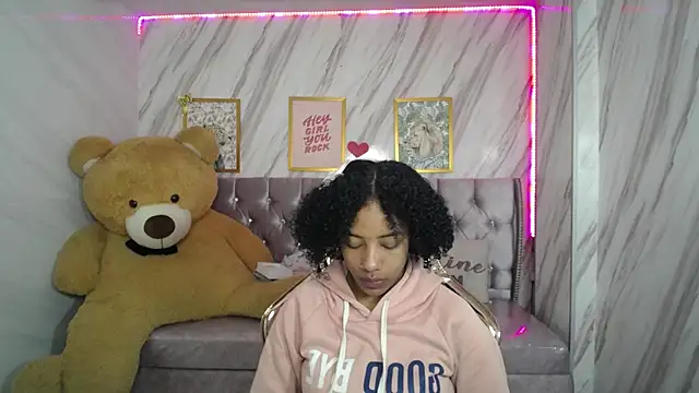 Snapshot of Violeth_b chatting on September 2025 12:50:02 PM Violeth b online show from September 2025 12:50:02 PM