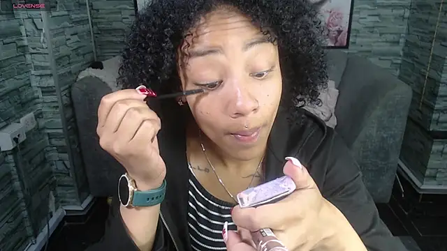 Snapshot of Violeth_b chatting on September 2025 12:53:01 PM Violeth b online show from September 2025 12:53:01 PM