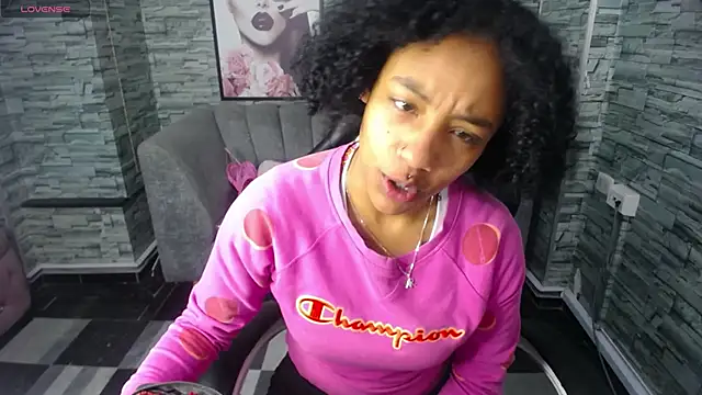 Snapshot of Violeth_b chatting on October 2025 12:45:02 PM Violeth b online show from October 2025 12:45:02 PM