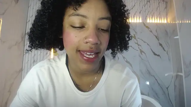 Snapshot of Violeth_b chatting on October 2025 12:57:02 PM Violeth b online show from October 2025 12:57:02 PM