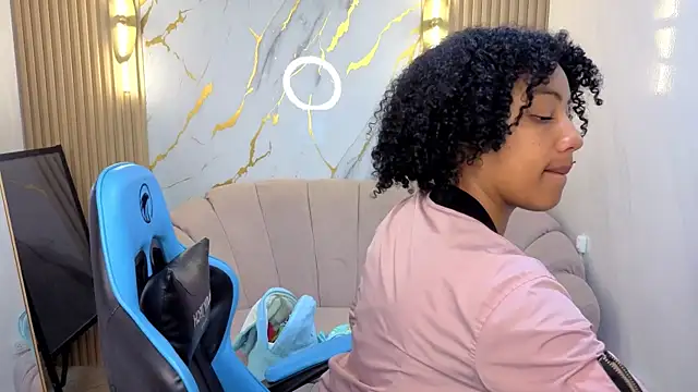 Snapshot of Violeth_b chatting on October 2025 12:47:01 PM Violeth b online show from October 2025 12:47:01 PM