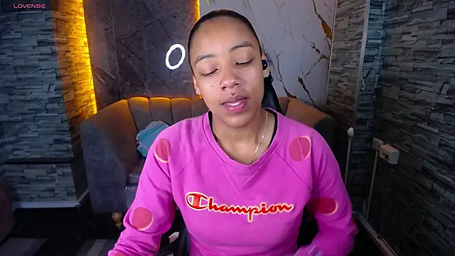 Snapshot of Violeth_b chatting on October 2025 12:47:01 PM Violeth b online show from October 2025 12:47:01 PM