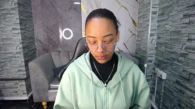 Snapshot of Violeth_b chatting on October 2025 12:49:02 PM Violeth b online show from October 2025 12:49:02 PM