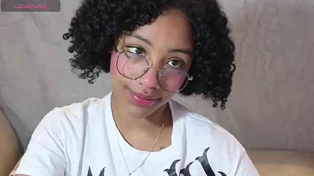 Snapshot of Violeth_b chatting on October 2025 12:49:02 PM Violeth b online show from October 2025 12:49:02 PM