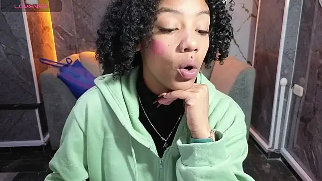 Snapshot of Violeth_b chatting on October 2025 12:49:01 PM Violeth b online show from October 2025 12:49:01 PM