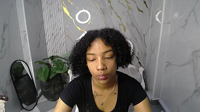 Snapshot of Violeth_b chatting on October 2025 12:45:01 PM Violeth b online show from October 2025 12:45:01 PM