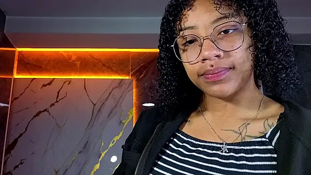 Snapshot of Violeth_b chatting on October 2025 12:42:02 PM Violeth b online show from October 2025 12:42:02 PM