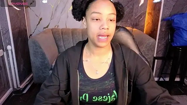 Snapshot of Violeth_b chatting on October 2025 12:50:01 PM Violeth b online show from October 2025 12:50:01 PM