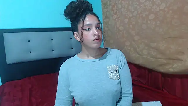 Snapshot of kalipso_n-jones chatting on January 2025 08:56:01 PM kalipso n-jones online show from January 2025 08:56:01 PM