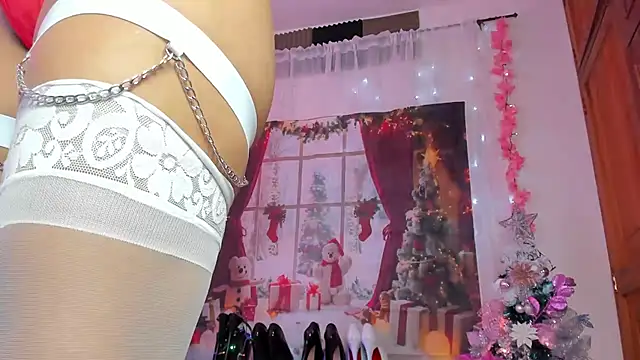 Snapshot of Alaia_Love77 chatting on December 2024 02:32:02 AM Alaia Love77 online show from December 2024 02:32:02 AM