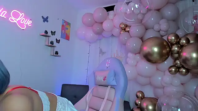Snapshot of Alaia_Love77 chatting on February 2025 03:52:01 AM Alaia Love77 online show from February 2025 03:52:01 AM