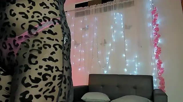 Snapshot of Alaia_Love77 chatting on March 2025 10:10:01 PM Alaia Love77 online show from March 2025 10:10:01 PM