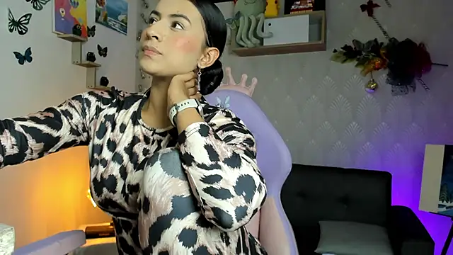 Alaia Love77 online show from December 2025 10:47:01 PM