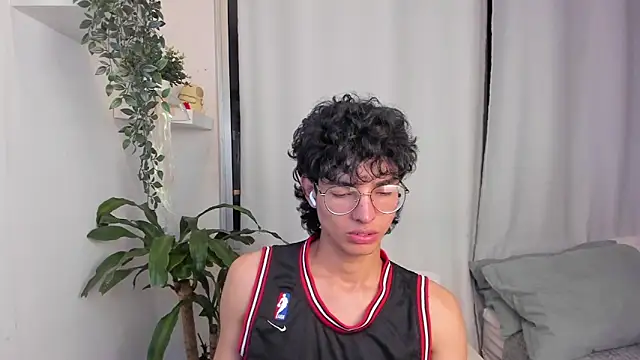 santy-kitty online show from February 2026 03:24:01 AM