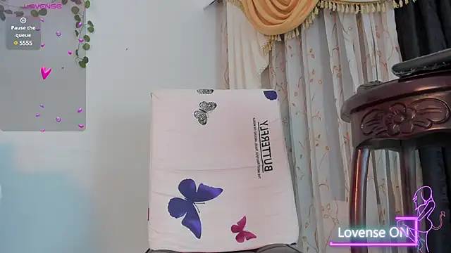 Snapshot of saskia_secret chatting on February 2025 08:42:01 PM saskia secret online show from February 2025 08:42:01 PM
