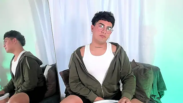 Snapshot of MatheoVelez chatting on December 2024 02:49:02 PM MatheoVelez online show from December 2024 02:49:02 PM