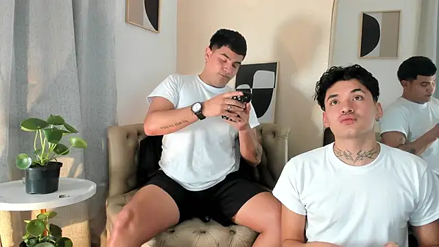 Snapshot of MatheoVelez chatting on January 2025 10:32:01 AM MatheoVelez online show from January 2025 10:32:01 AM