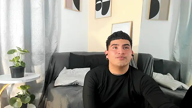 Snapshot of MatheoVelez chatting on January 2025 05:30:01 PM MatheoVelez online show from January 2025 05:30:01 PM