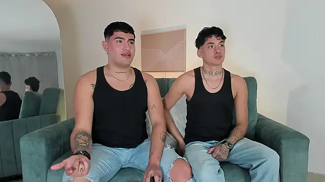 Snapshot of MatheoVelez chatting on February 2025 03:04:02 AM MatheoVelez online show from February 2025 03:04:02 AM