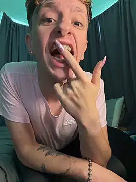 twentywithafelonyy online show from June 2026 05:48:02 PM