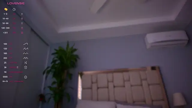 auroracaruso11 online show from December 2024 06:38:02 PM