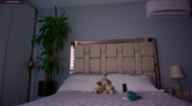 auroracaruso11 online show from January 2025 09:40:01 PM