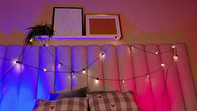 ParisFox  online show from February 2026 08:47:01 PM